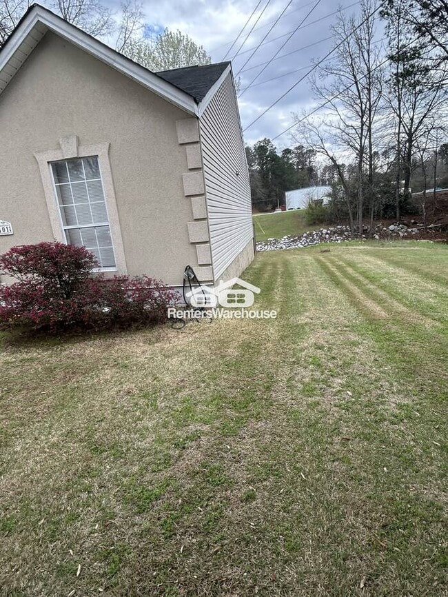 Photo - Adorable cottage 2 bedroom 2 bath with a 2 car garage