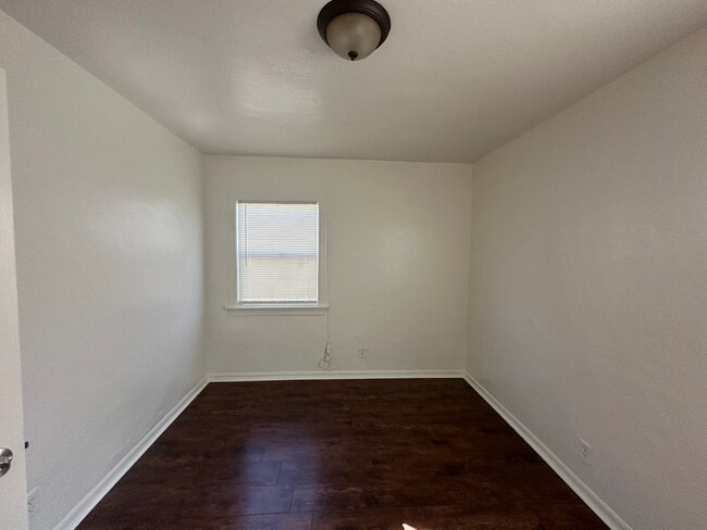 Photo - 8114 S Hoover St Unidad 8116