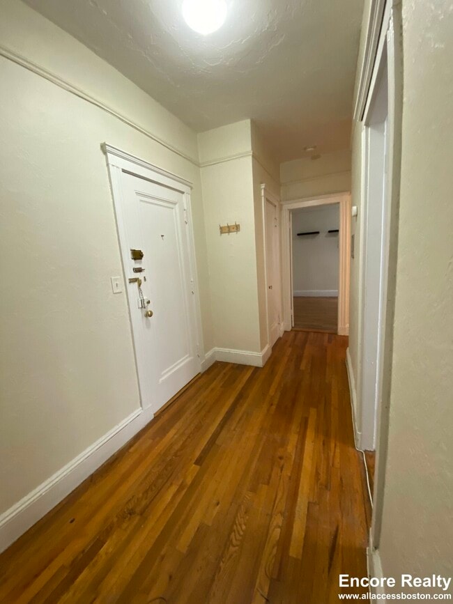 Photo - 1687 Commonwealth Ave Unidad 20