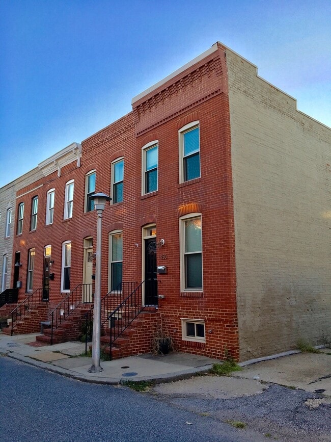 Building Photo - Charming 2 Bedroom/3 Bathroom Townhome w/ Den and In-Unit Laundry in Locust Point, MD! - Parking ...