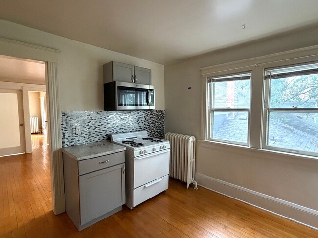 Photo - 2531 Polk St NE Unit 2