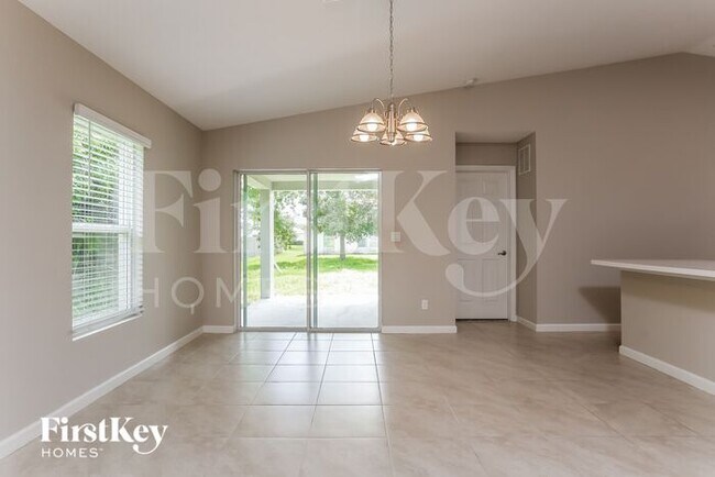 Photo - 309 NW Granadeer St