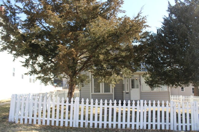 Building Photo - 1623 5th Ave