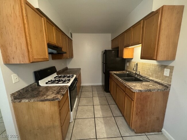 Building Photo - 5248 Pebble Beach Blvd Rental