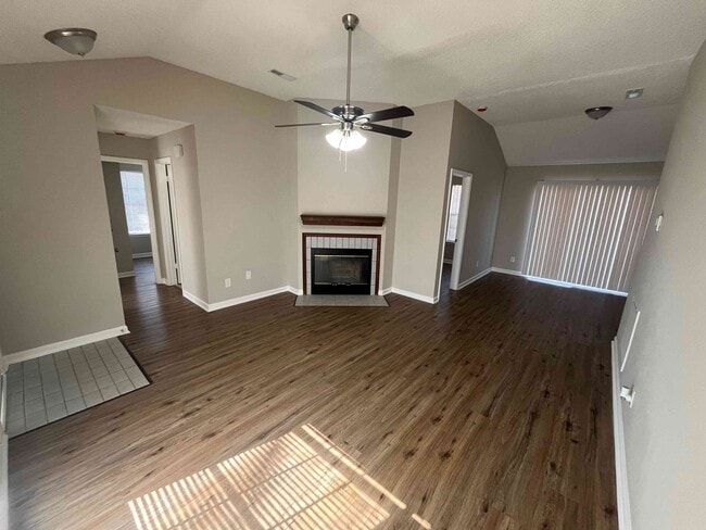 Photo - 204 Mountain Creek Dr