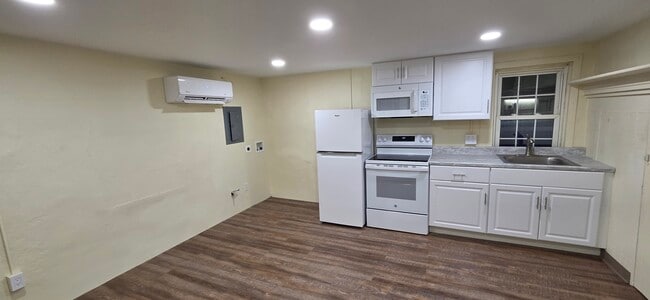 Building Photo - 335 N Main St Unit 4