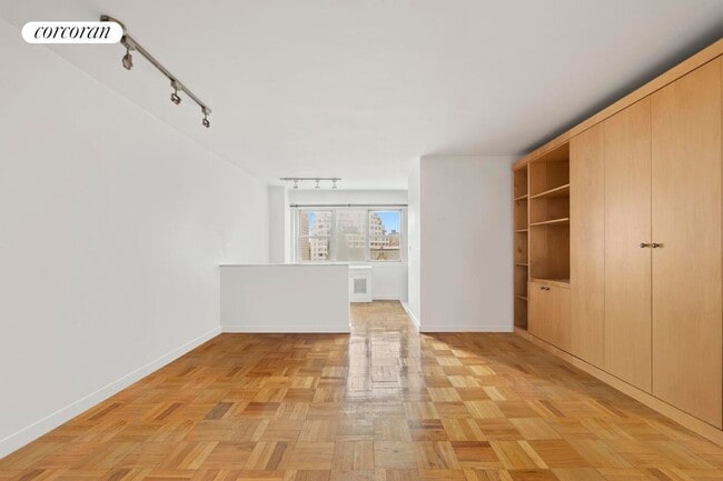 Building Photo - 69 W 9th St Rental