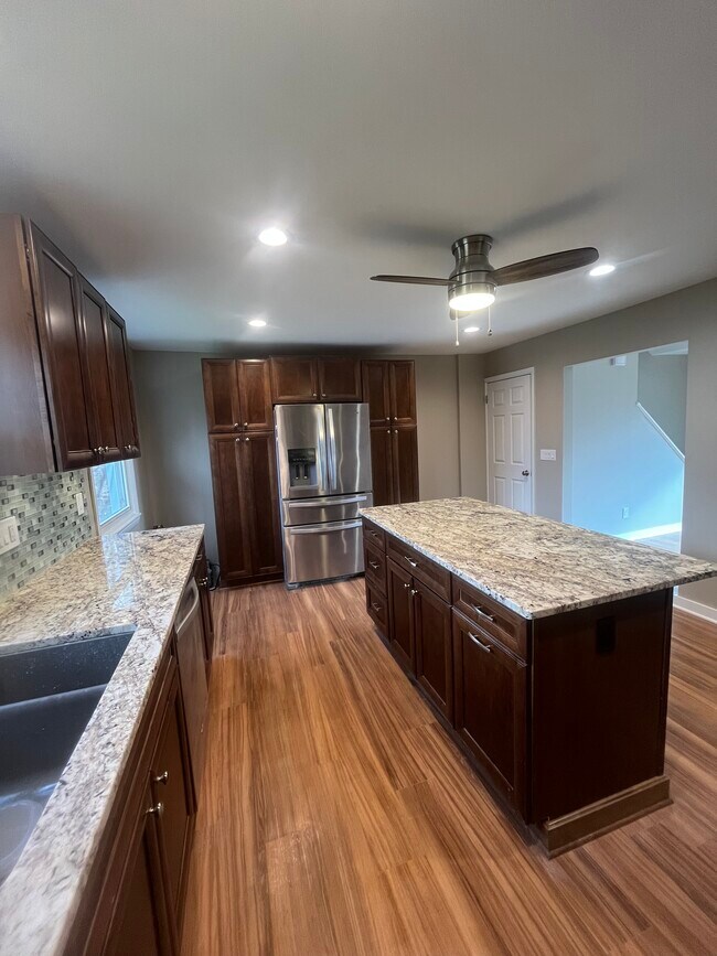 Photo - 728 Whitney Rd W Unidad 3BR