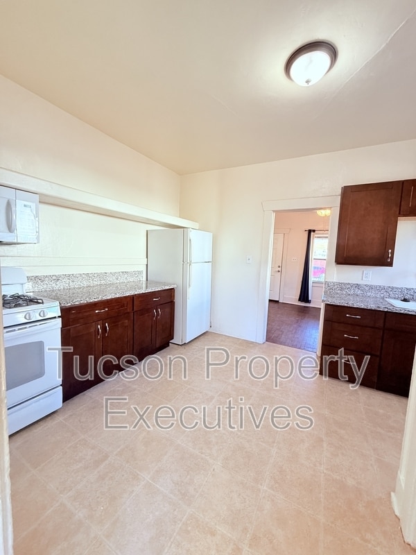 Building Photo - 724 E Drachman St