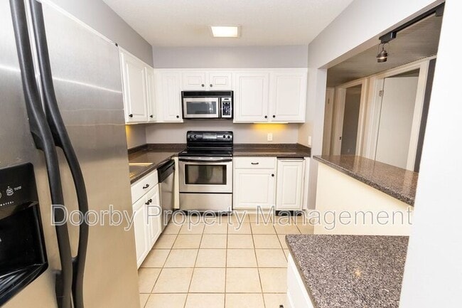 Photo - 568 River St