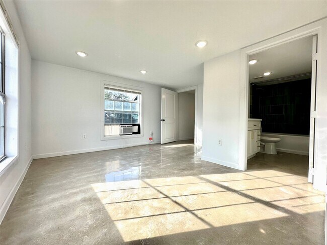 Photo - 808 Oakhurst St Unit 3