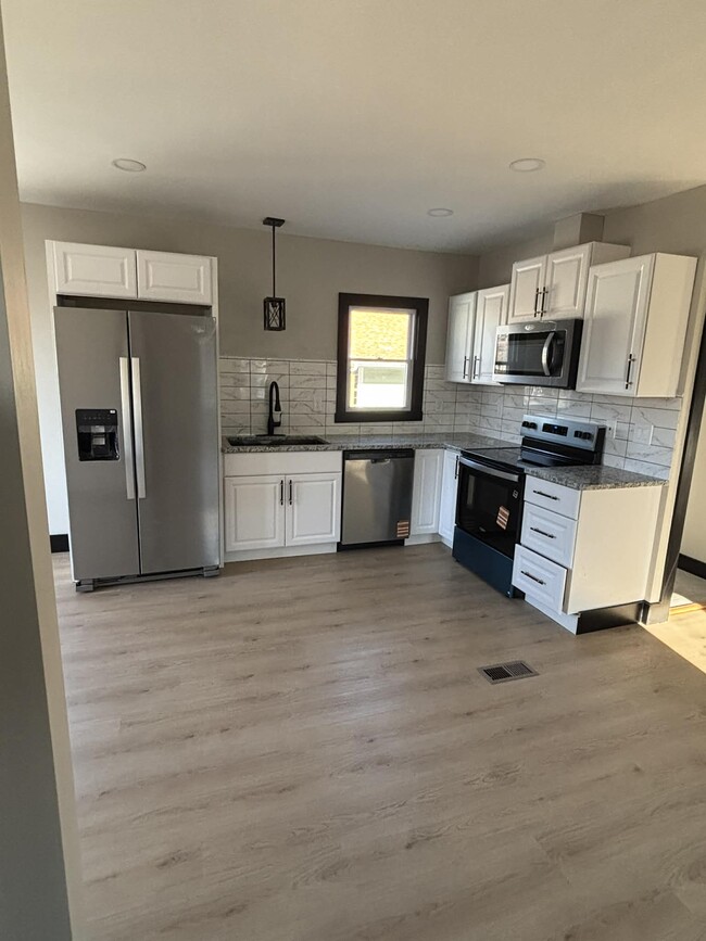 cocina - 166 E Bell St