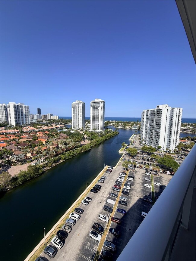 Building Photo - 3701 N Country Club Dr Unit 1901