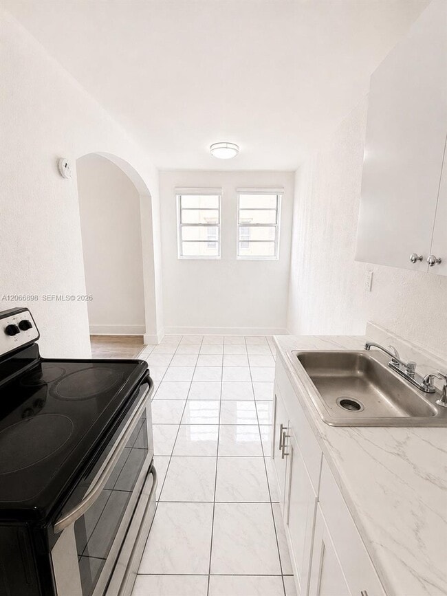 Photo - 1319 Meridian Ave Unit 204