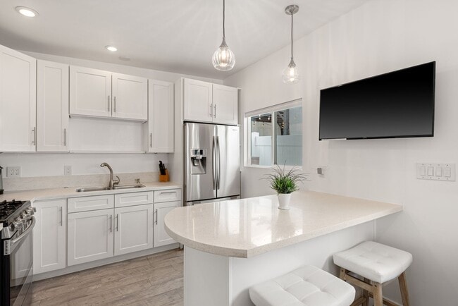 Photo - Charming 1BR/1BA Cottage - Private Patio w/ Hot Tub - Walk to the Beach