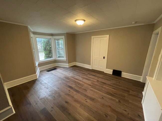 Photo - 387 W Division St