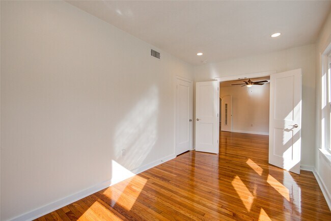 Photo - 2208 Blodgett St