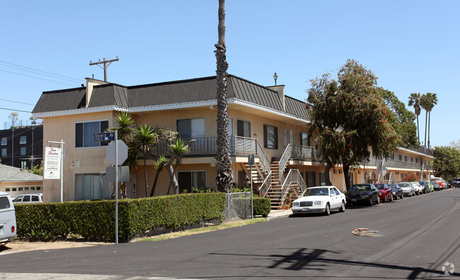 Primary Photo - 501 N Venice Blvd Apartments