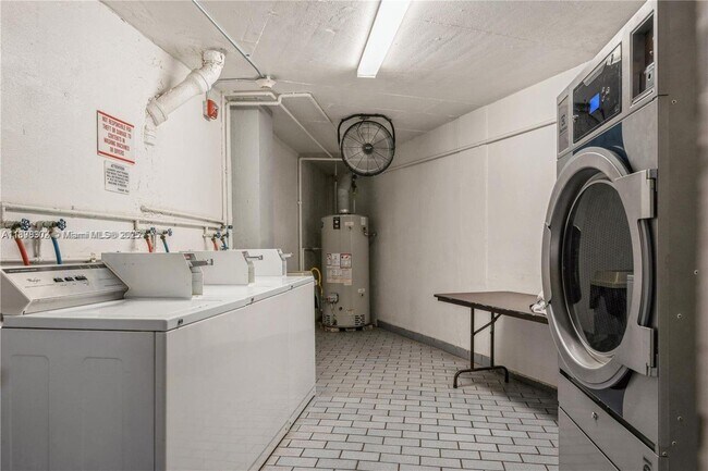 Photo - 1913 S Ocean Dr Unidad 129