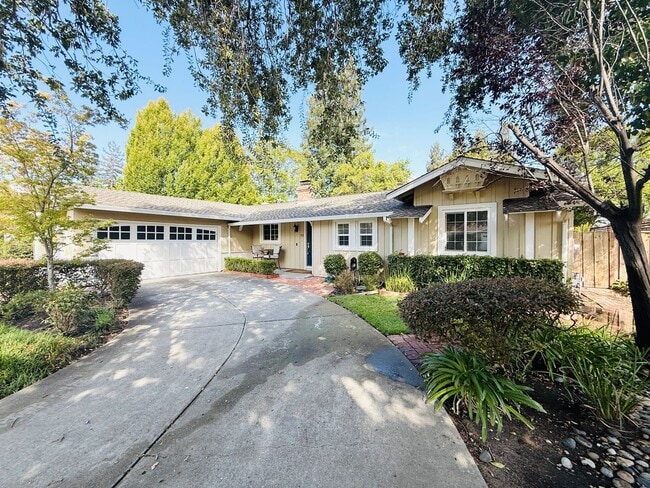 Building Photo - Beautifully Updated 3 Bed 2 Bath Walnut Cr... Rental