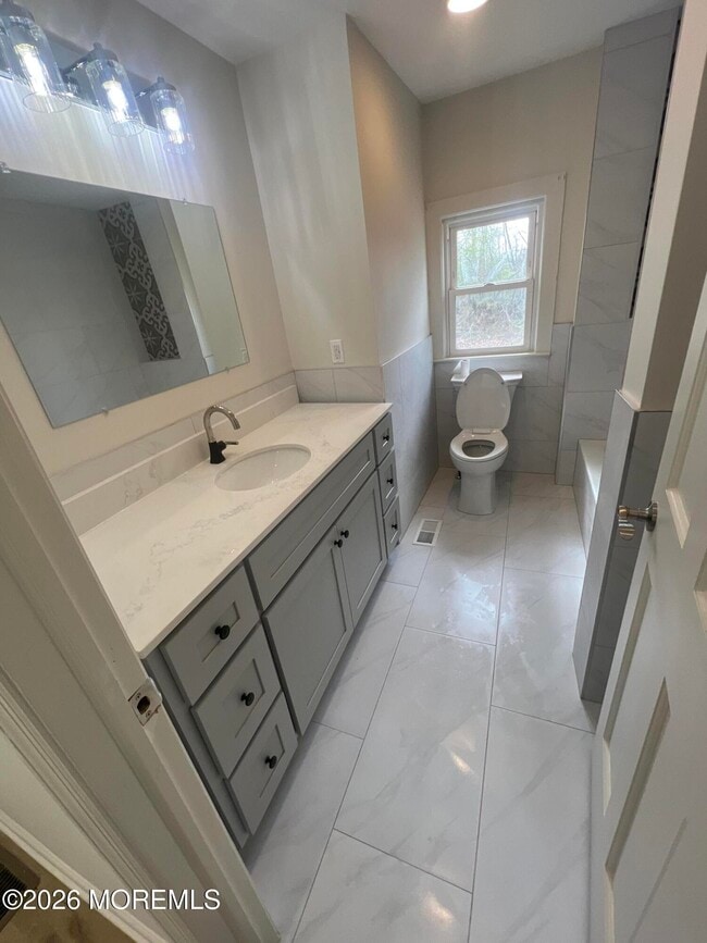 33 Weaverville Rd