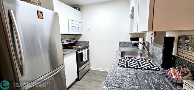 Photo - 3212 NE 12th St Unit 202
