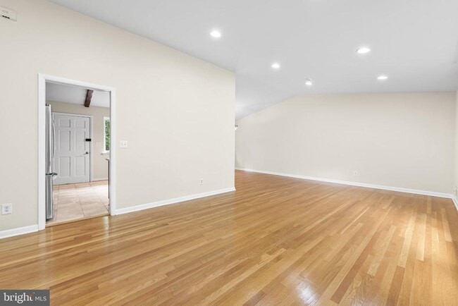 Photo - 9813 Inglemere Dr