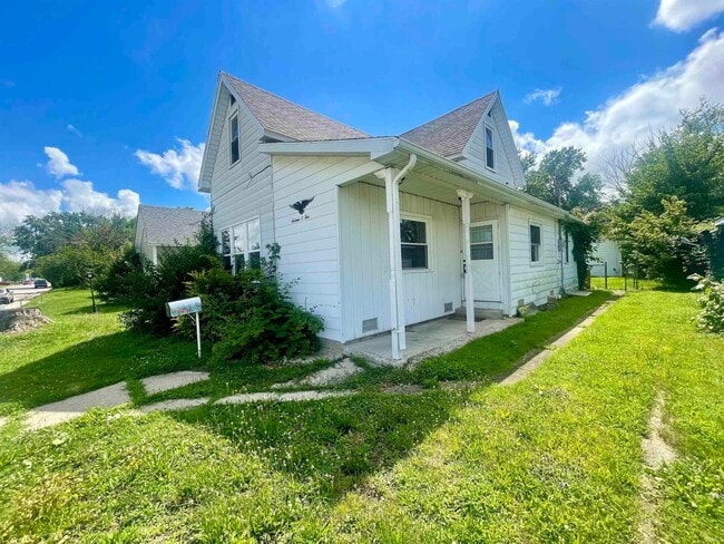 Building Photo - 4 bedroom 1.5 bath home