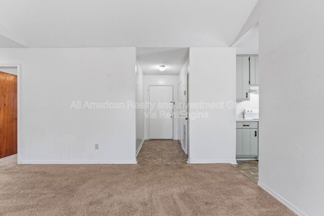 Photo - 1925 Estival St