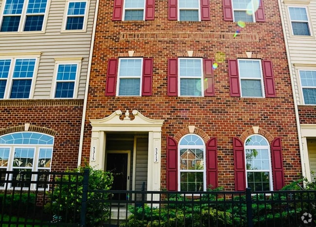 Building Photo - 5319 S Center Dr Rental
