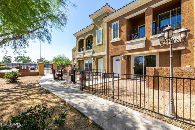 Photo - 2450 W Glenrosa Ave