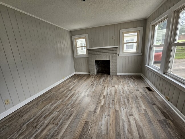 Photo - 808 E Main St