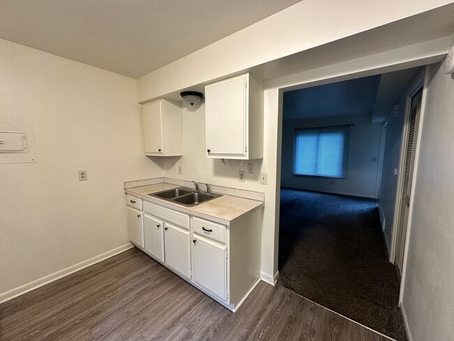 Building Photo - 516-518 N Clarendon Unit 516