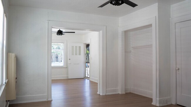 1252 E Broadway Unit 1252