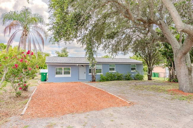 Building Photo - 217 Betty Ave