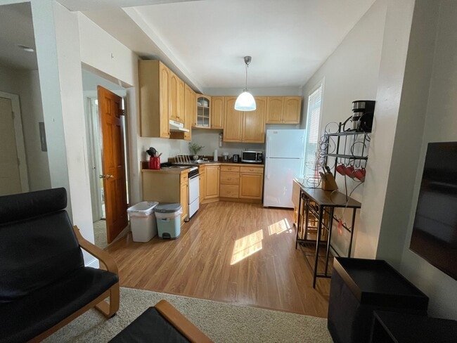 Building Photo - 106 S Fairmount St Unit Furnished Studio Apt.