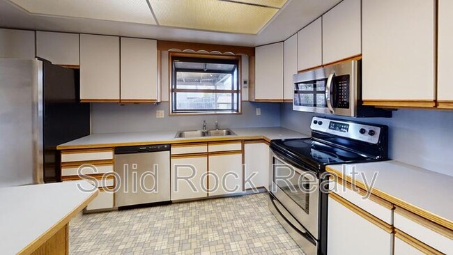 Photo - 2265 Montebello Dr W House