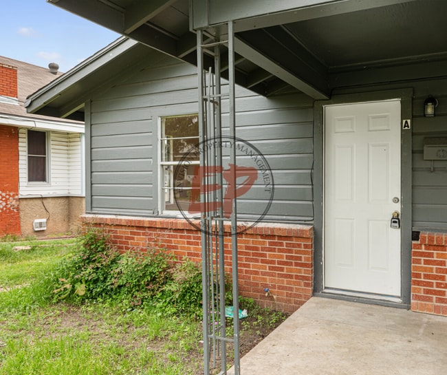 Photo - 1920 Lyle Ave