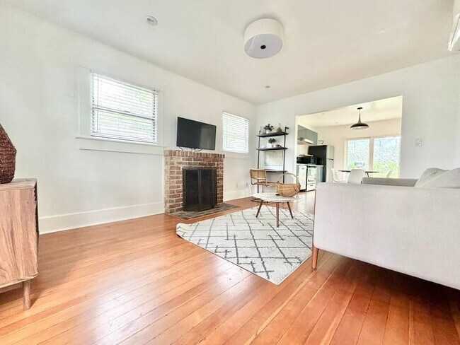 Photo - 1.0 bedroom in Los Angeles California 90039 Unit Bungalow 2319