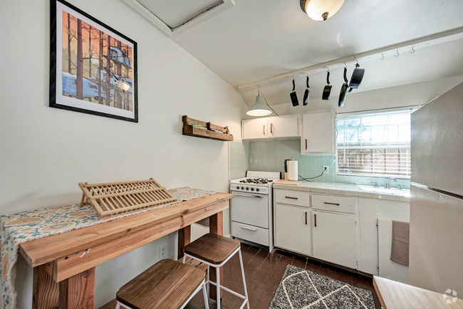 Building Photo - 2105 E 20th St Unit B Rental
