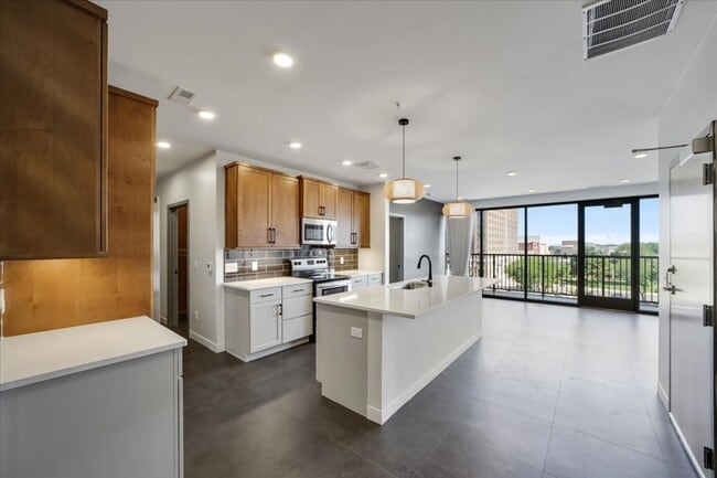 Photo - 201 E. Front