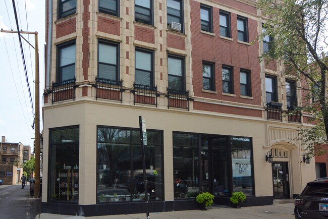 Photo - 2737 N Spaulding Ave Unit 322