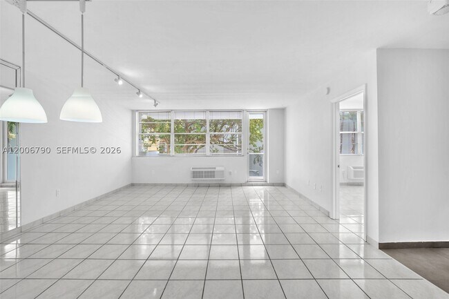 Photo - 5313 Collins Ave Unit 204