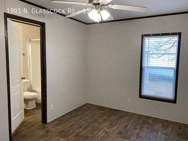Photo - 1901 N Glasscock Rd