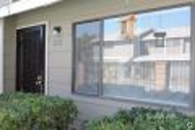 Building Photo - Charming Green Acres Condo – $1,350/mo | 2...