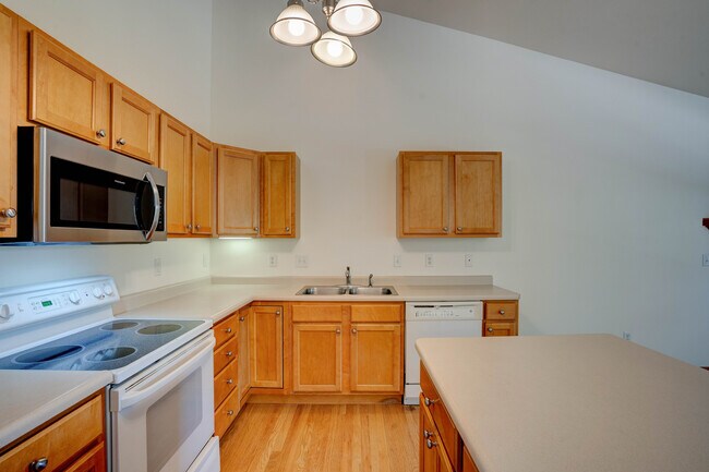 Photo - 24 Redtail Bend