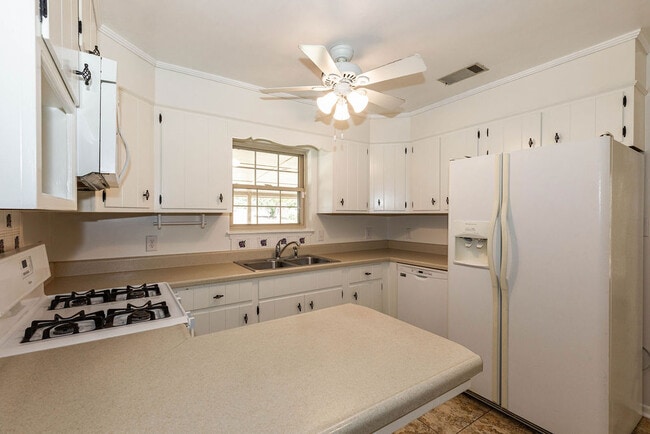 Photo - 404 E First St