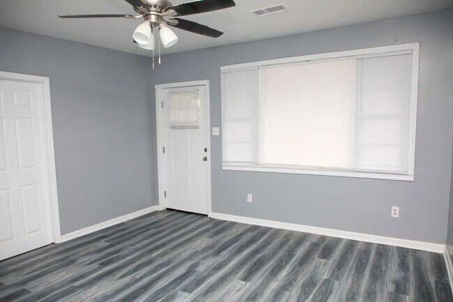 Photo - 2189 Rifle Range Rd