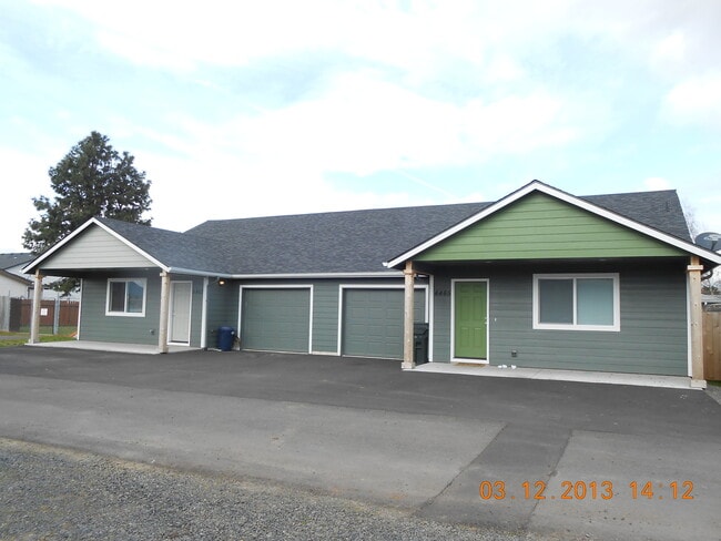 Building Photo - 044-4463-4465 Blueberry Duplex, Salem Unit 044-4465 Blueberry