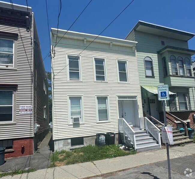 Building Photo - 531 Hamilton St Rental